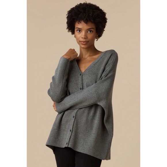 SOLD - Vetta Capsule V-Neck Oversized Sweater (size L) - Picture 2 of 9